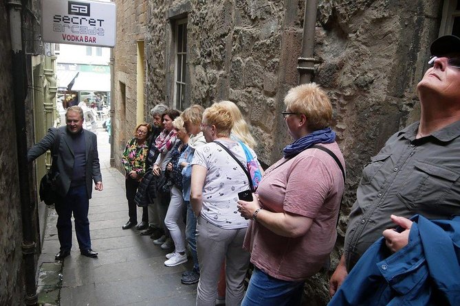 Guided Edinburgh Private Walking Tour - The Old Town closes and wynds