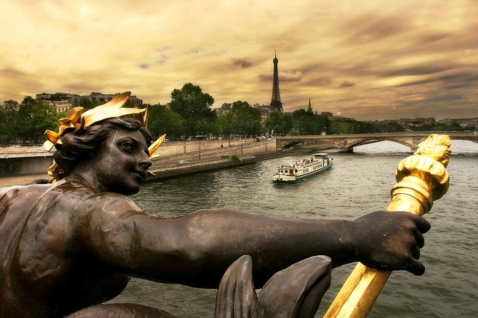 Guided Paris Day Trip from London by Train with Seine Cruise - Guides can make or break the day