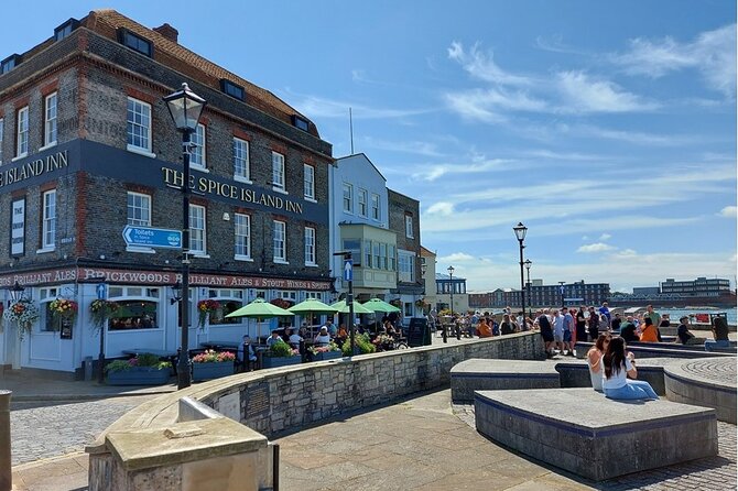 Guided Walking Tour of Portsmouth - Shopping and entertainment near the old town
