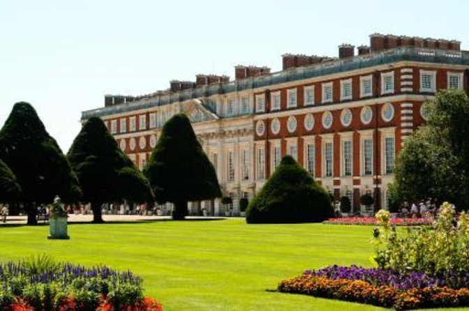 Hampton Court Guided Tour. Full day Access & High Tea - Key points at a glance