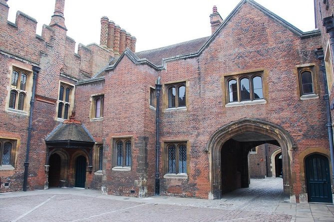 Hampton Court Palace Private Tour - Secrets of Henry VIII - Accessibility and comfort during the visit