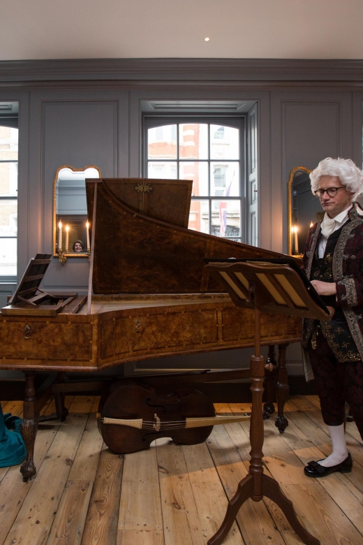 Handel Hendrix House Ticket - Arriving at 25 Brook Street in Mayfair