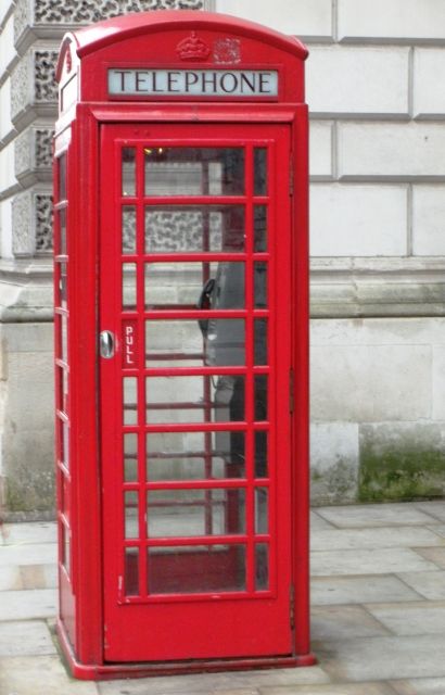 Harry Potter film locations Tour in London - Gringotts Bank and the Leaky Cauldron
