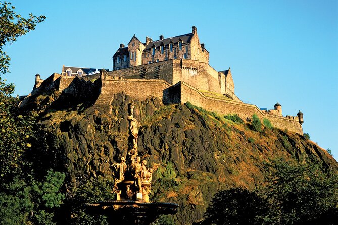 Harry Potter Tour & Edinburgh Castle Visit - The University of Edinburgh and Old Town streets