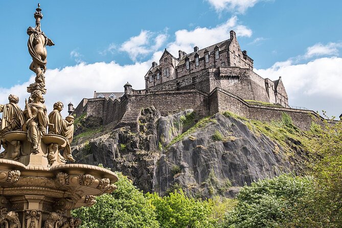 Harry Potter Tour & Edinburgh Castle Visit - Meeting near Tron Kirk on the Royal Mile