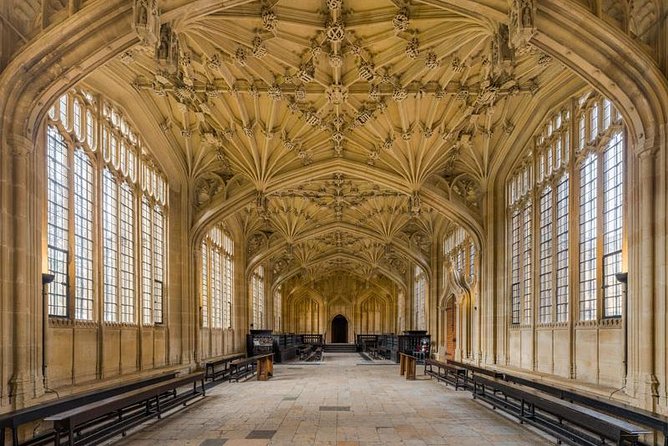 Harry Potter Walking Tour of Oxford Including New College - Clarendon Building and the old study of magic