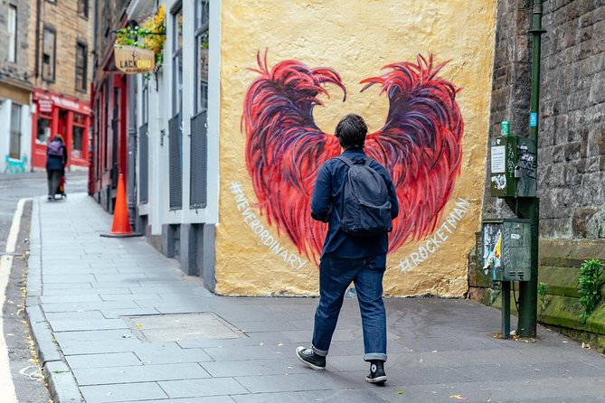 Highlights & Hidden Gems With Locals: Best of Edinburgh Private Tour - The guides make or break the experience