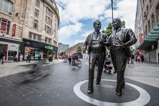 History Guided Tour of Liverpool and the Beatles - The Beatles Statue and the final photo stop