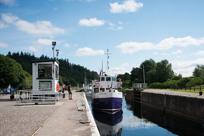 Inverness Castle, Clava, Culloden Battlefield and Loch Ness - Why this small Inverness tour works well