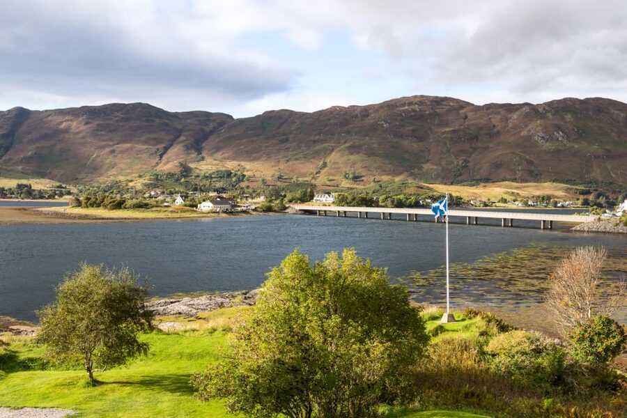 Inverness: Isle of Skye and Eilean Donan Castle Day Trip - The Quiraing is the best short walk
