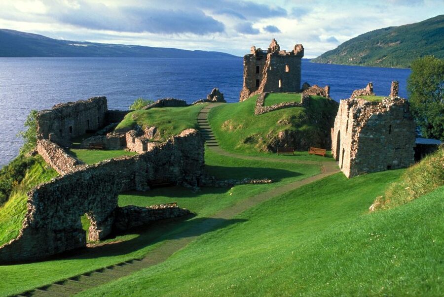 Inverness: Loch Ness Cruise, Castle, and Outlander Tour - Lunch and Beauly Priory
