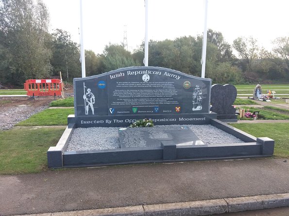 IRA Troubles Conflict Private Tour Museum Graves Murals and Political Analysis - From Divis Street to the Falls Road murals
