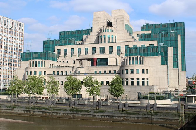 James Bond Film Location Walking Tour in London - Key points for planning your Bond morning