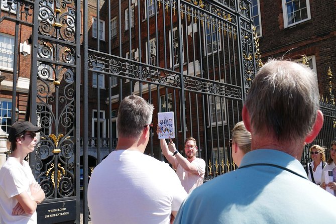 James Bond Small Group Mini Coach Tour of London - Smithfield Market and Skyfall