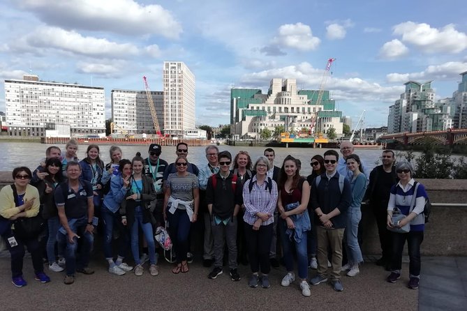 James Bond Small Group Mini Coach Tour of London - The guide can make or break the outing