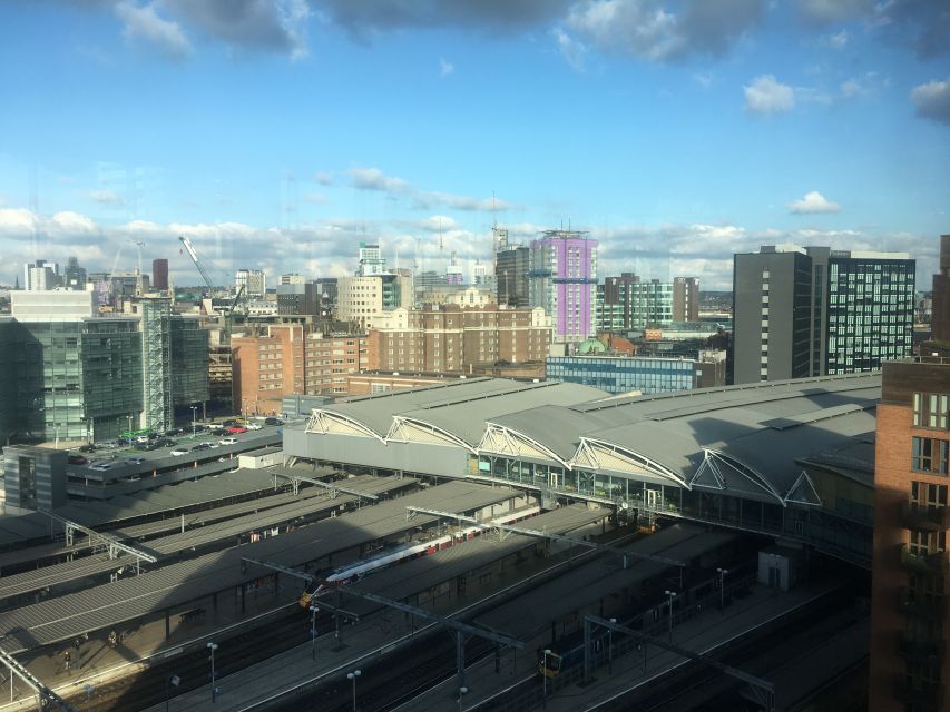 Leeds: 2-Hour Highlights Walking Tour - Why Leeds makes a good walking-tour city