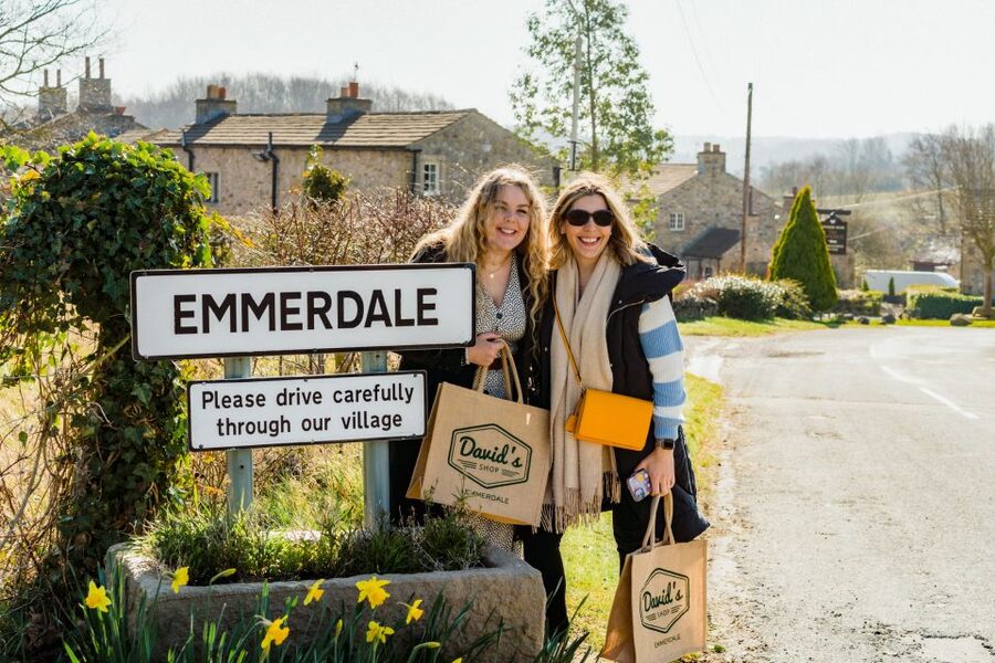 Leeds: Emmerdale Village Set Guided Tour - From Harewood House to the Emmerdale set