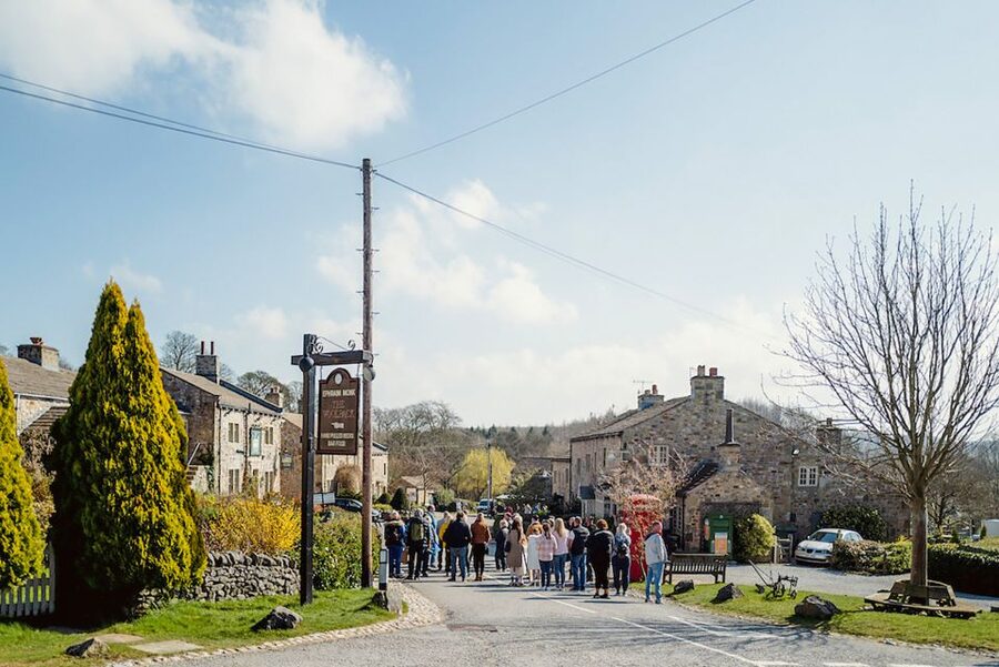 Leeds: Emmerdale Village Set Guided Tour - Seeing The Woolpack in person