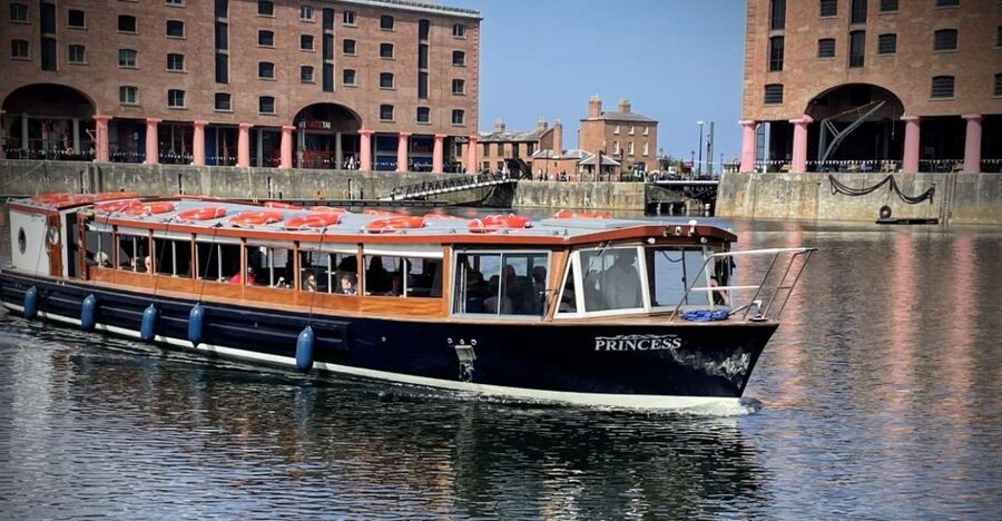 Liverpool: Albert Docks Sightseeing Cruise with Commentary - Finding the pontoon outside the Tate Gallery