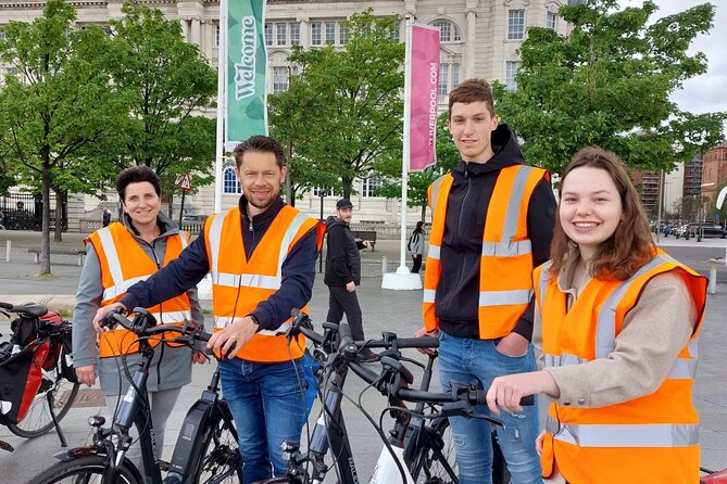 Liverpool City Centre Highlights Tour - Starting at Kings Dock and getting oriented