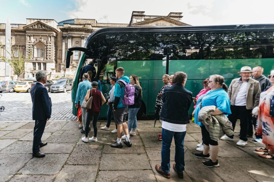Liverpool: Official Peaky Blinders Coach Tour of Merseyside - Watching the show come alive from the coach