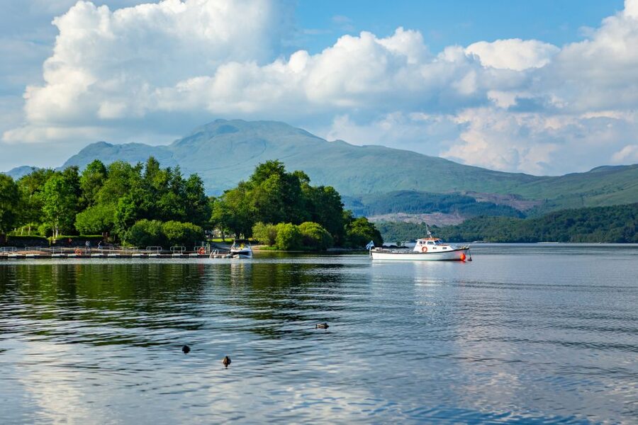 Loch Lomond: Island Discovery 2-Hour Cruise - Passing Loch Lomond Golf Club