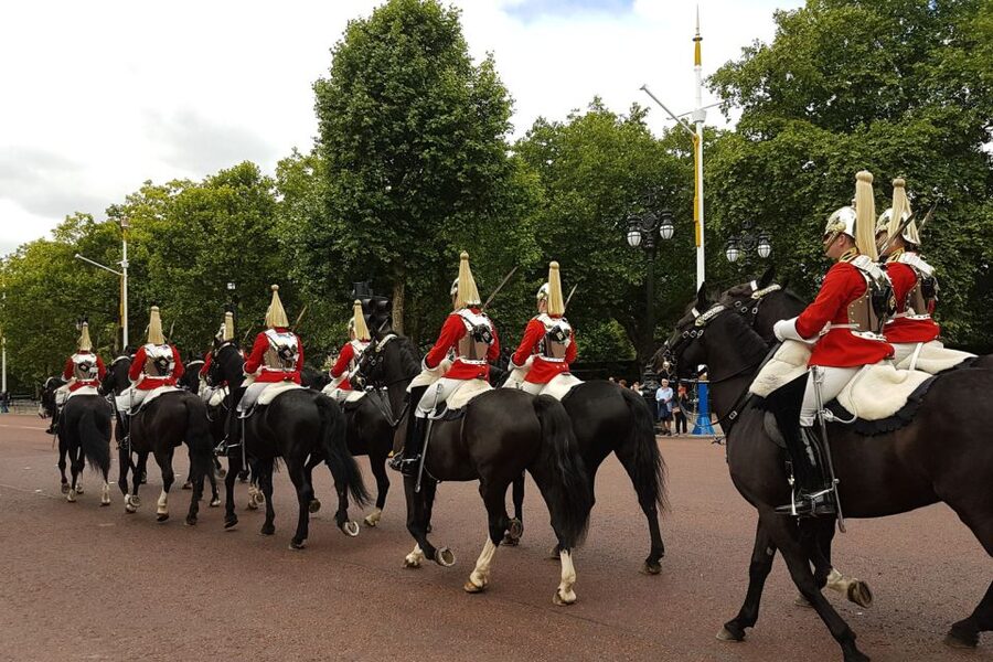 London: 30 London Sights Guided Walking Tour - Trafalgar Square and Whitehall stories