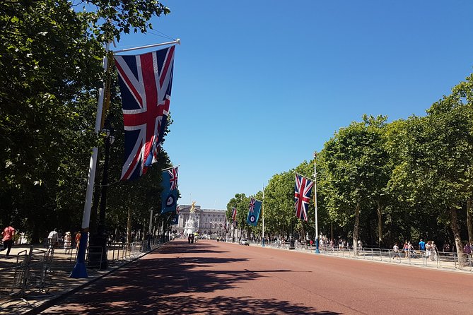 London 30 Top Sights with Fun Local Guide - The Tube crossing to Southbank