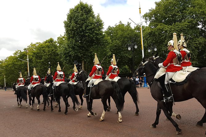 London 30 Top Sights with Fun Local Guide - London Bridge and the final view