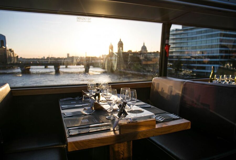 London: 4 Course Lunch Tour by Luxury Coach Bustronome - What makes Bustronome different from a normal London tour