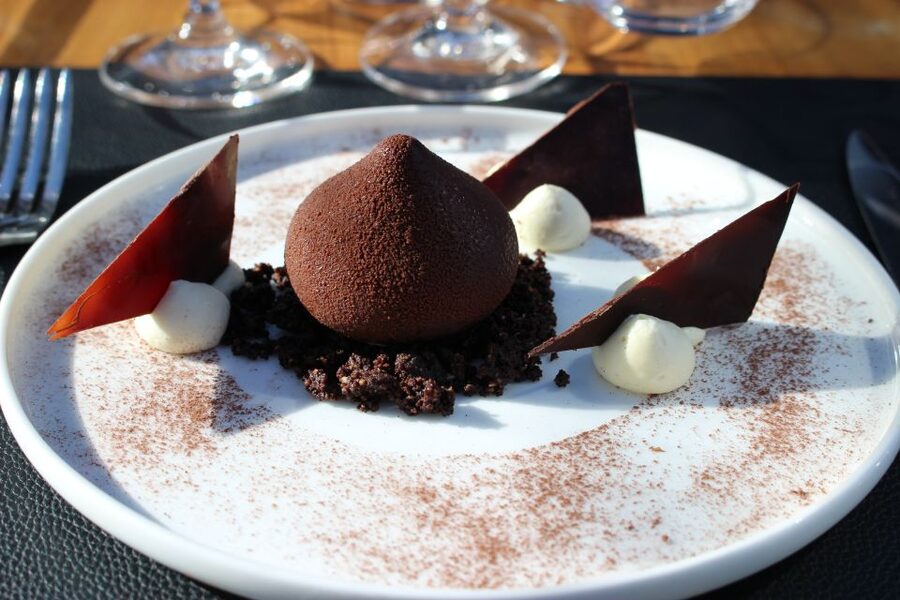 London: 4 Course Lunch Tour by Luxury Coach Bustronome - The audio guide is useful, but not a full tour