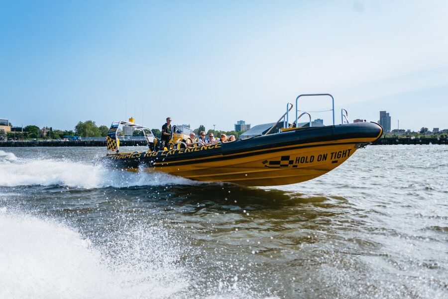 London: 45-Minute Speedboat Sightseeing Tour - Who should book this ride?