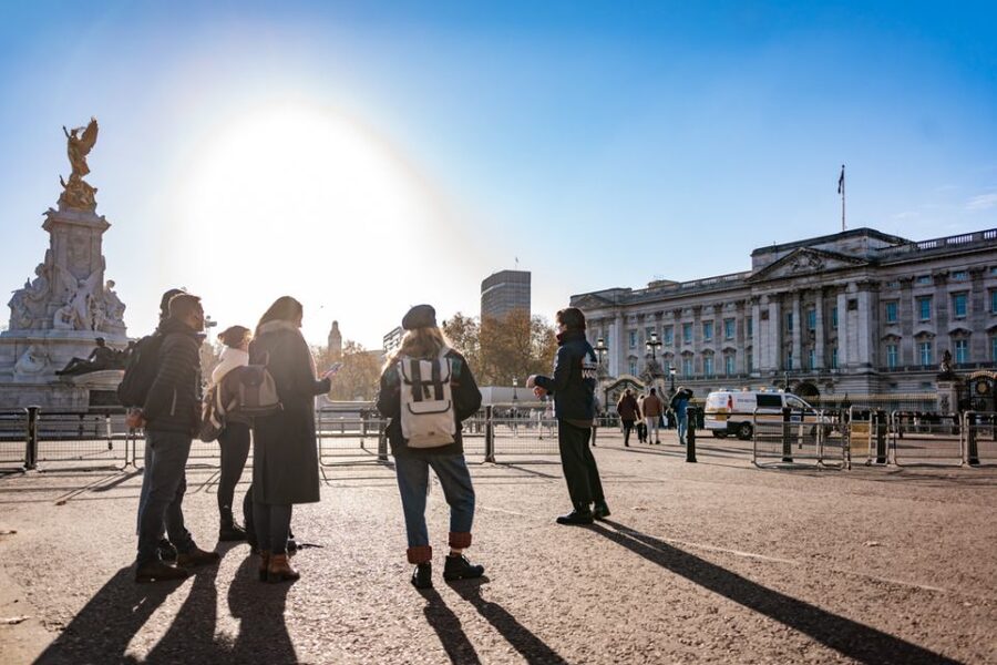 London: Best Landmarks Walking Tour - Piccadilly Circus and the West End