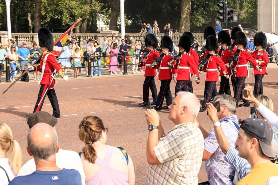London: Big Ben, Churchill War Rooms & Buck'ham Palace Tour - Horse Guards Parade and Downing Street