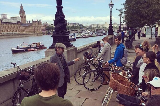 London Bike Tour: Landmarks, Secret Gems, Pub Stop & Street Art - Why this London bike tour works so well