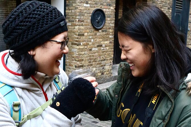 London Bridge & Borough Market Food Tour with 7 Authentic Dishes - The guide makes or breaks the experience
