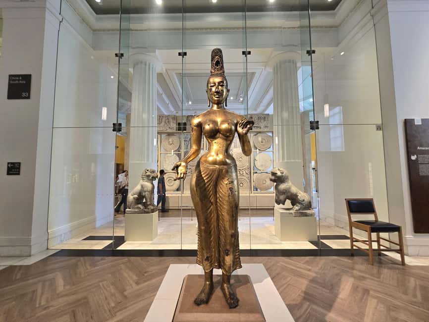 London: British Museum Guided Tour with Priority Entrance - The guides, headsets, and group experience