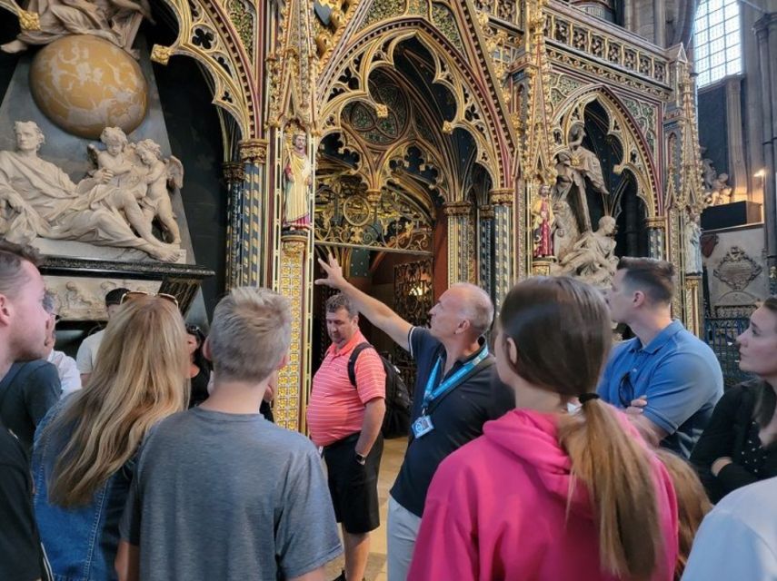 London: Buckingham, Big Ben & Westminster Abbey Tour - Entering Westminster Abbey with less waiting