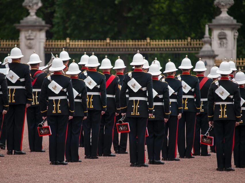 London: Buckingham Palace and Changing of the Guards Tour - Understanding the Changing of the Guard