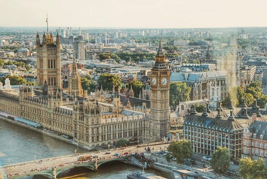 London: Buckingham Palace and Changing of the Guards Tour - Music, uniforms, and the details you would miss alone