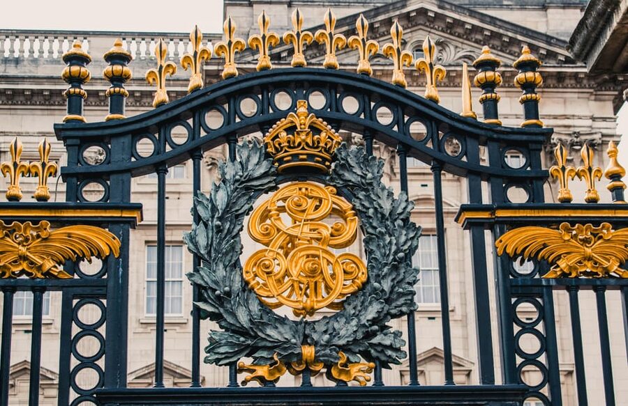 London: Buckingham Palace and Changing of the Guards Tour - Booking, cancellations, and access