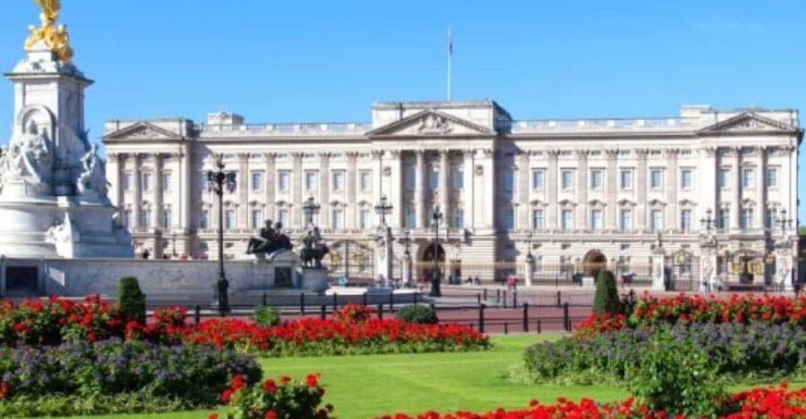 London: Buckingham Palace and Royal London Walking Tour - St James’s Palace and the royal West End