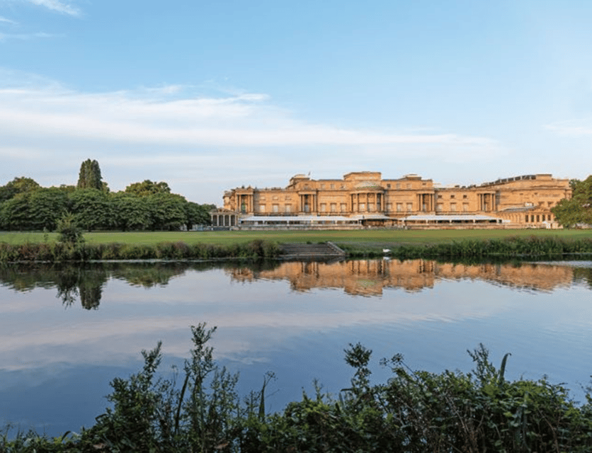 London: Buckingham Palace and Royal London Walking Tour - Starting outside The King’s Gallery