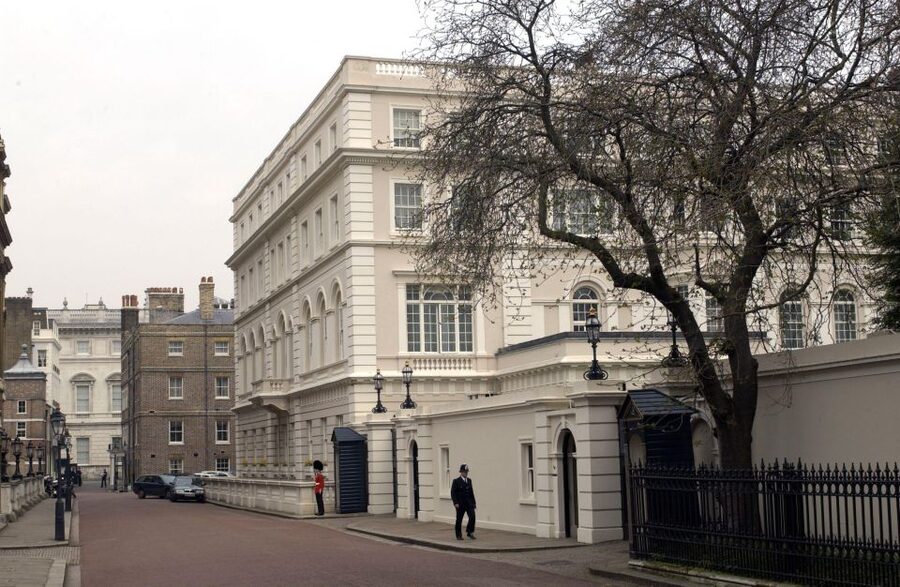 London: Buckingham Palace & Changing of the Guard Experience - The royal quarter in six useful points