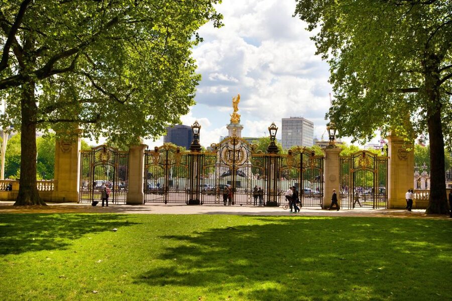 London: Buckingham Palace & Changing of the Guard Experience - Buckingham Palace is the famous stop, not an interior visit