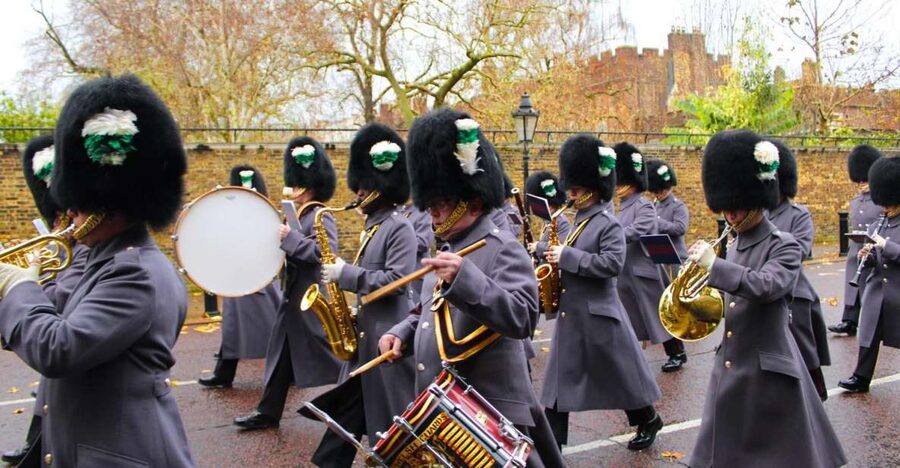 London: Buckingham Palace & Changing of the Guard Experience - Starting at Green Park Tube station