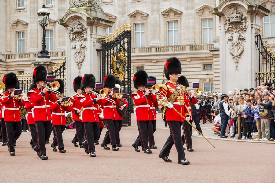 London: Buckingham Palace Entry & Changing of the Guard Tour - Walking from the guards to the palace
