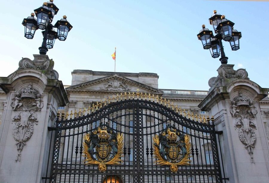 London: Buckingham Palace Entry Ticket & Royal Walking Tour - Why the two-part format works