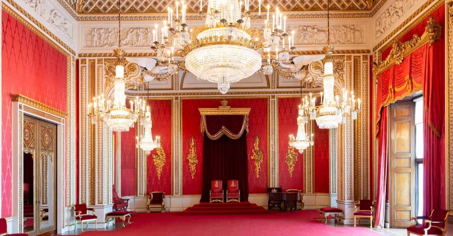 London: Buckingham Palace State Rooms & Royal Walking Tour - Why this tour works better than a palace visit alone