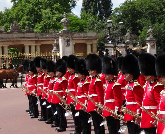 London: Changing of the Guard Experience and Landmarks Tour - The guides make the difference